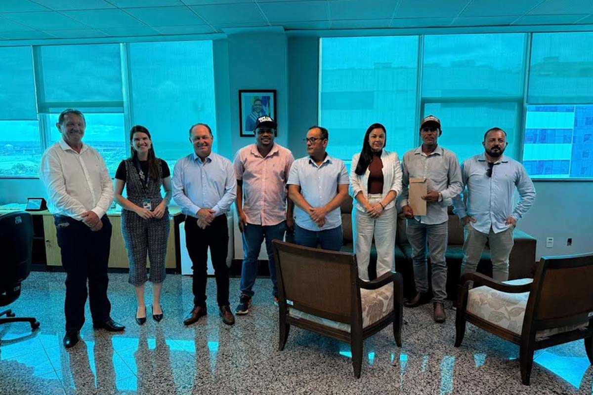 Deputado Pedro Fernandes e lideranças de Cujubim tratam de melhorias na RO-205 em reunião com o DER