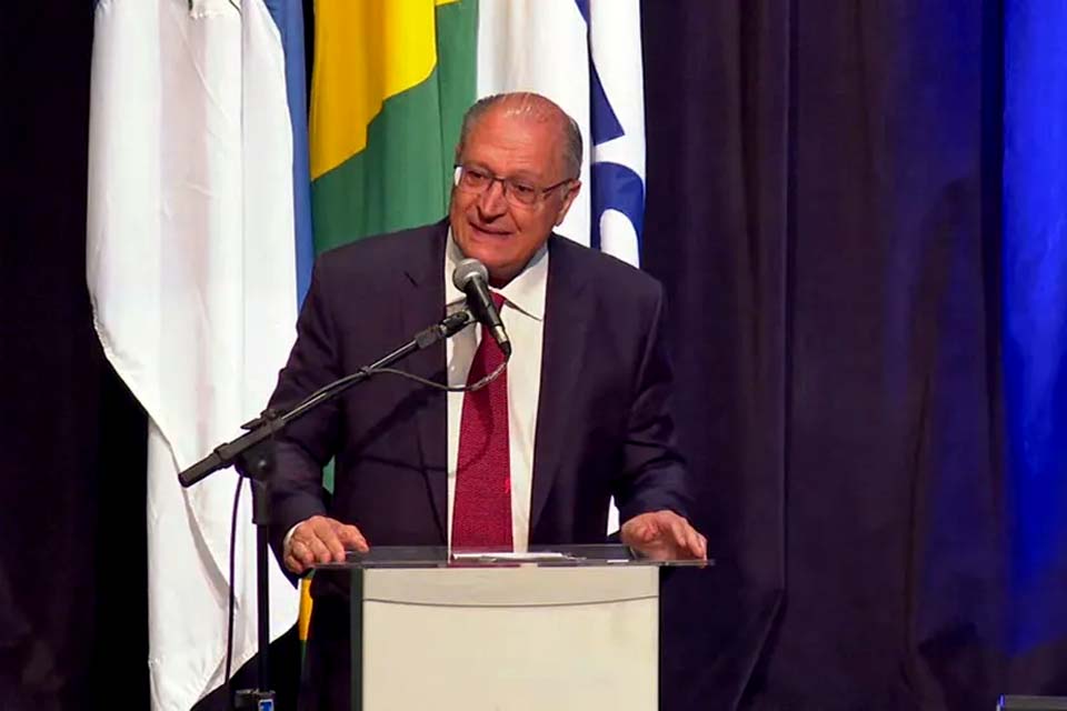 Alckmin diz que taxa de juros atual 'não justifica' e que 'inflação não pode voltar'