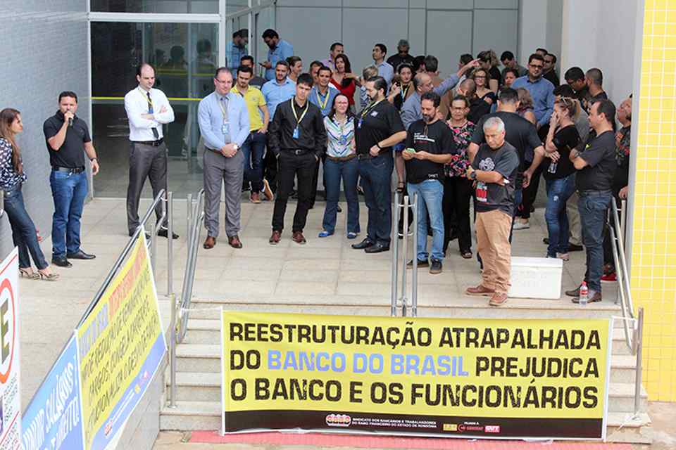 Funcionários do Banco do Brasil em Rondônia protestam contra reestruturação do banco