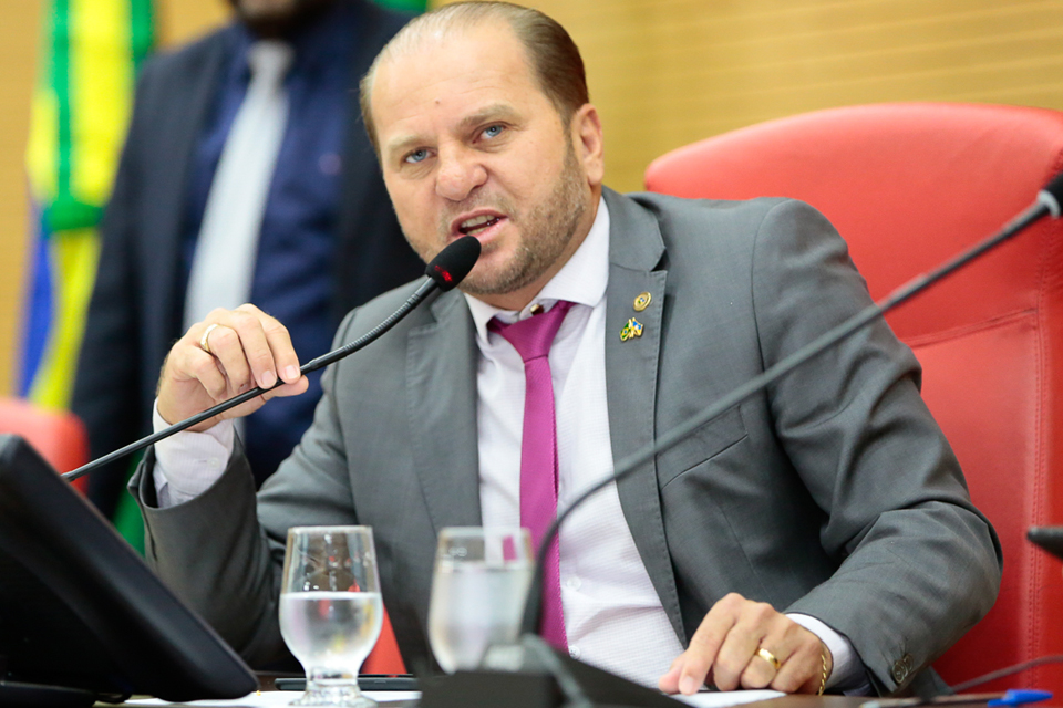 Cirone Deiró apresenta proposta para contratação de médicos formados no exterior para atender a rede pública de saúde