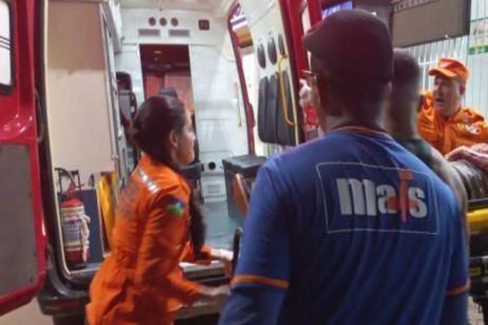 Homem é alvejado a tiros em conveniência de posto de combustível