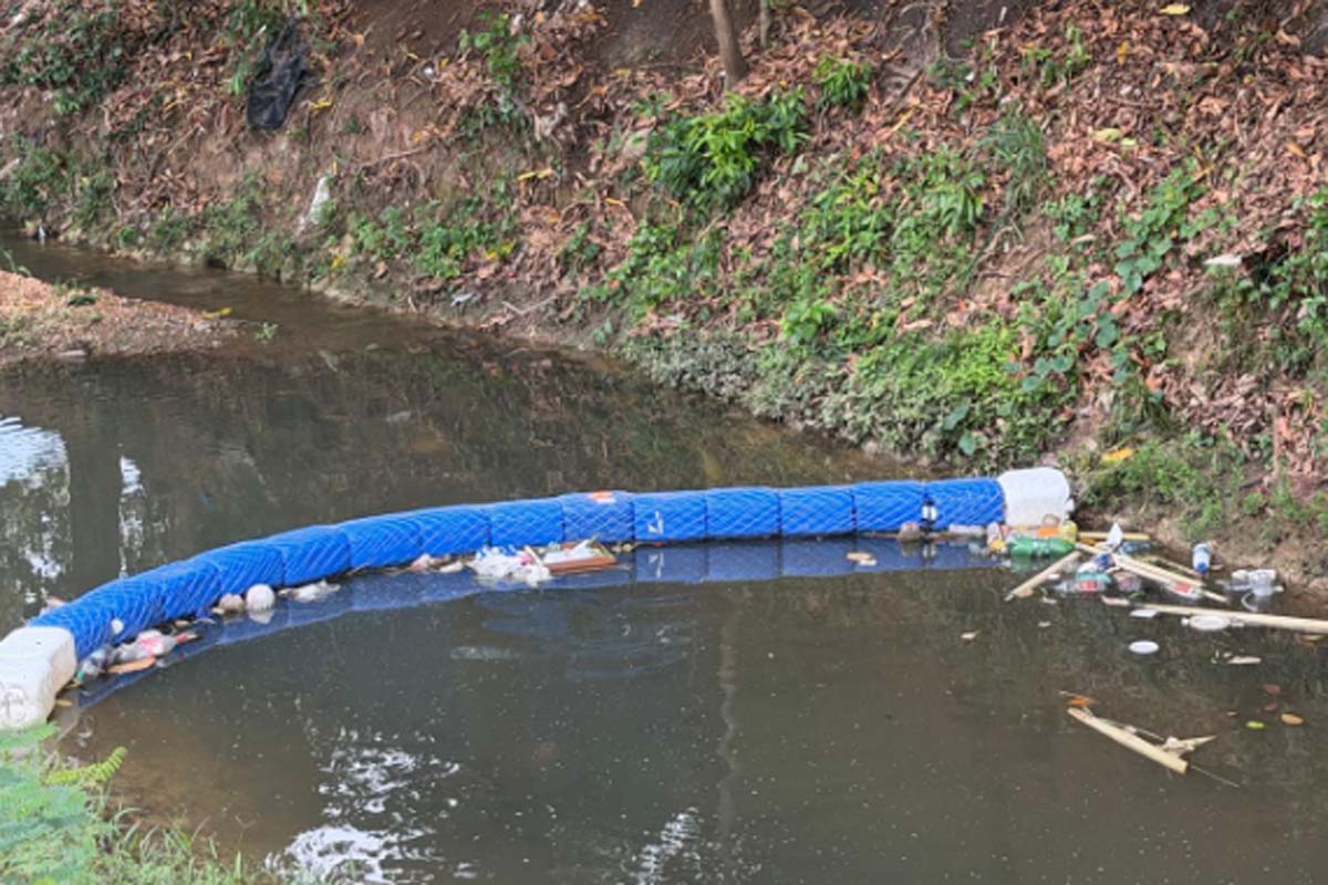 Primeira ecobarreira de Porto Velho completa quase um mês e registra retirada de resíduos do igarapé Belmont