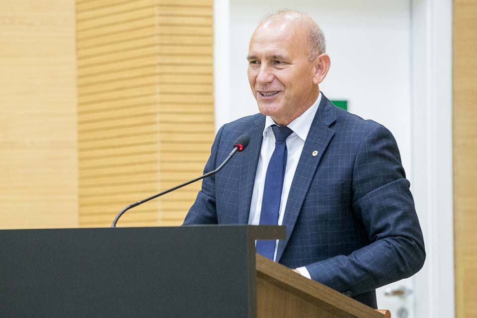 Escola Francisco dos Santos em Monte Negro será revitalizada com recurso viabilizado por Ezequiel Neiva