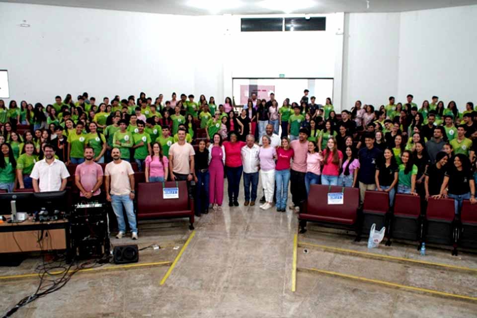 Campus Colorado realiza ações para estudantes e servidoras na Campanha Outubro Rosa