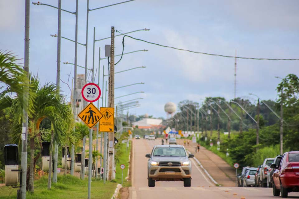 Licenciamento de veículos com finais de placas 1, 2 e 3 deve ser efetuado até 28 de março, para renovação anual