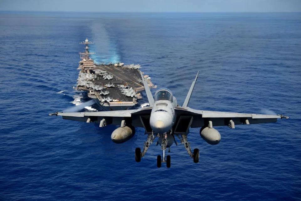 EUA vão enviar o maior porta-aviões do mundo, usado na Venezuela, para o Oriente Médio, diz jornal