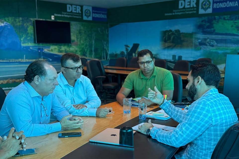 Após solicitação de Pedro Fernandes, DER inicia manutenção da RO-459 em Rio Crespo