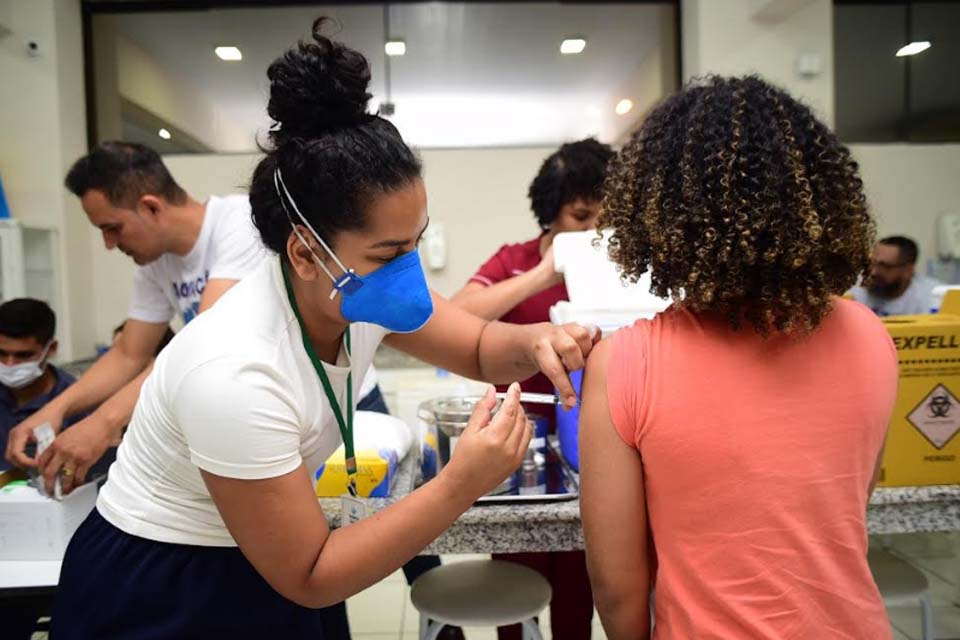 Secretaria Municipal de Saúde realiza vacinação contra Covid-19 e Influenza em Ji-Paraná