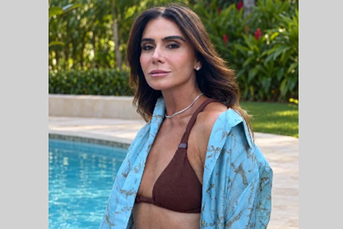 Giovanna Anttonelli posa de biquíni e ganha elogios: 