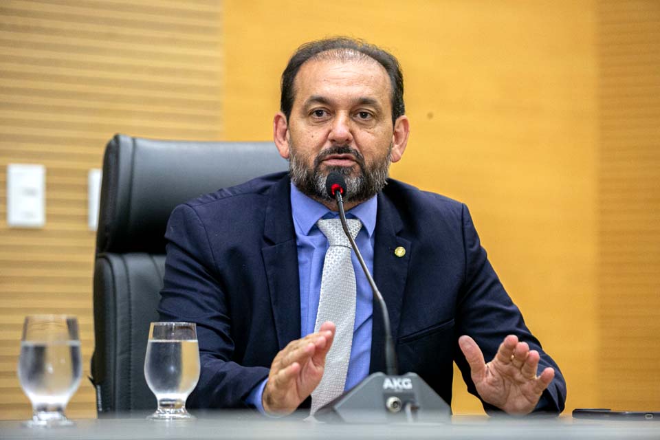  Laerte Gomes empenha R$ 710 mil para aquisição de implementos agrícolas em Presidente Médici