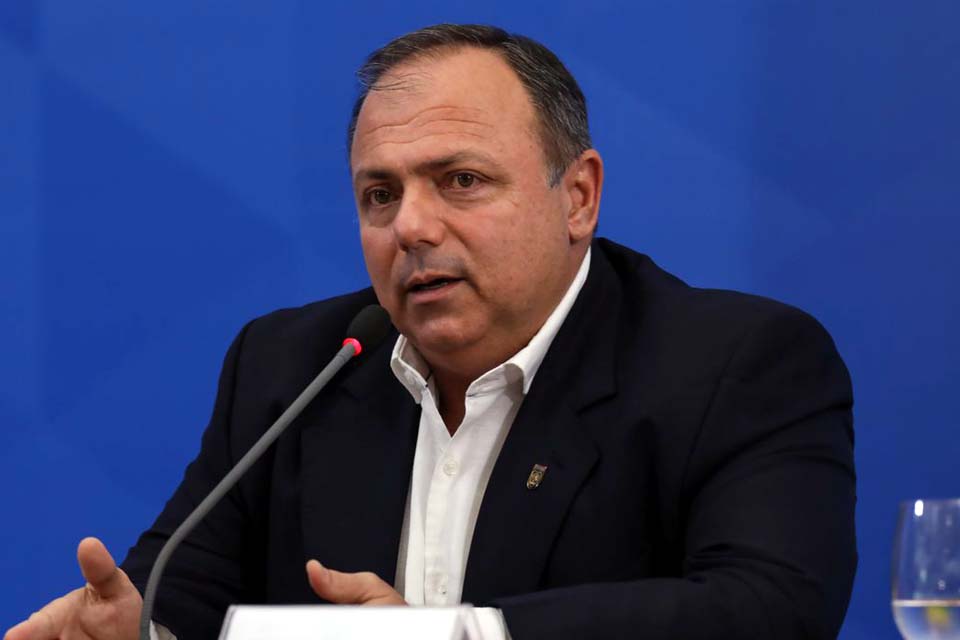 Pazuello diz que falta de medicamento contra covid-19 será resolvida