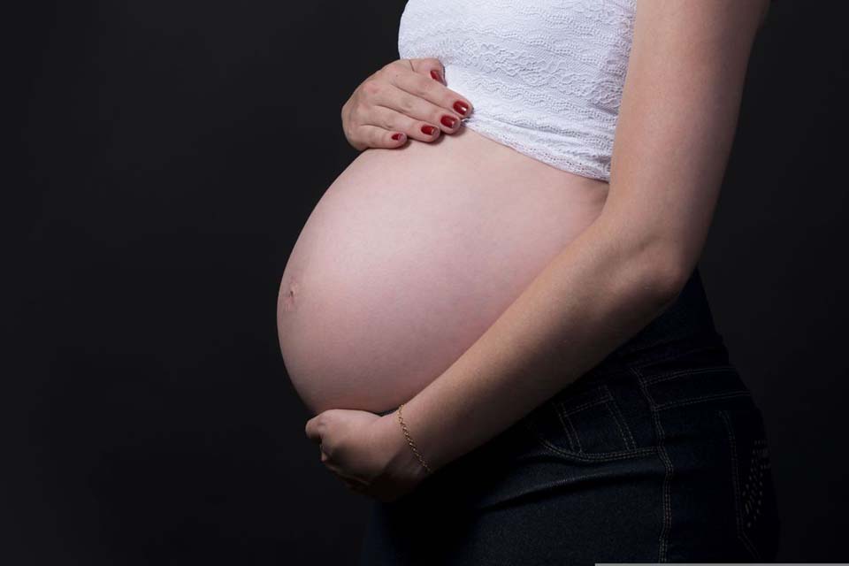 STF: gestante com contrato temporário tem estabilidade e licença