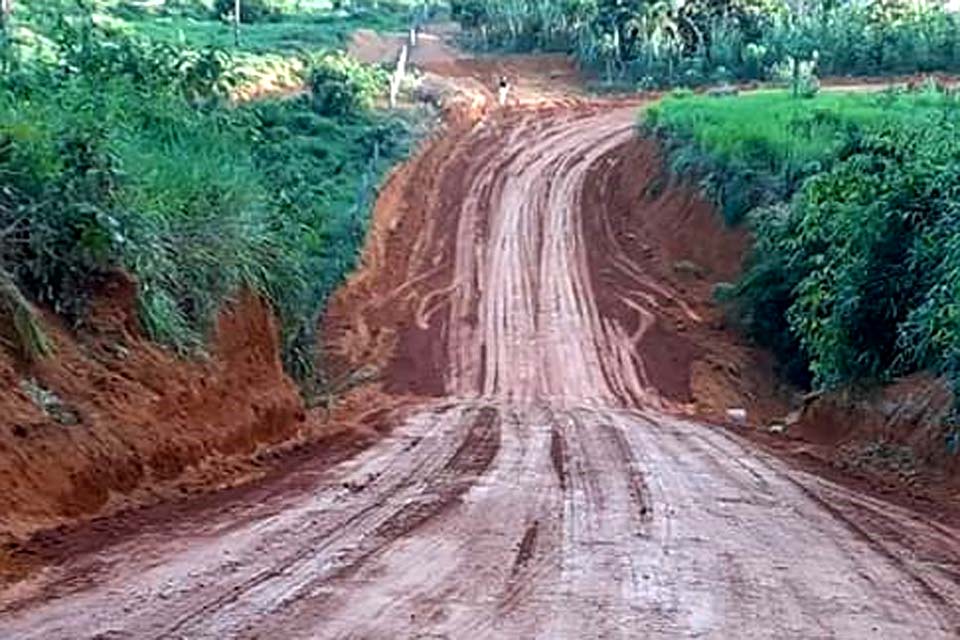 Prefeitura de Porto Velho soluciona ponto crítico na linha 15 de novembro