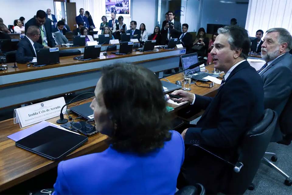 Governo deve apresentar nova proposta para servidores da Educação