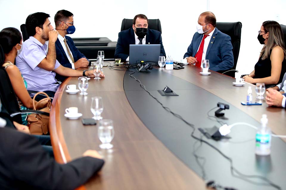 Presidente Alex Redano discute alternativas para a flexibilização das atividades comerciais e empresariais