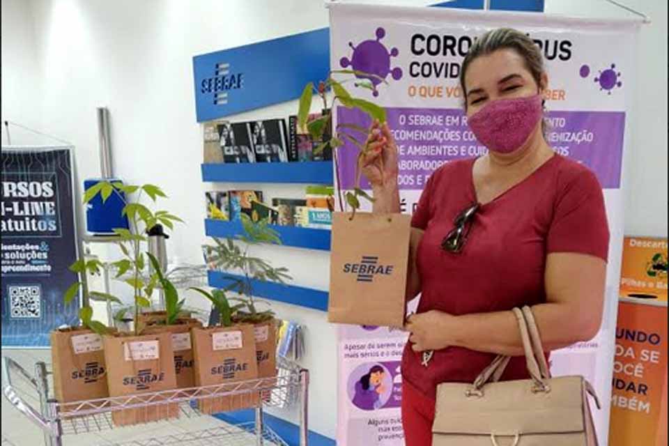 No Dia da Árvore, Sebrae distribui mudas a clientes