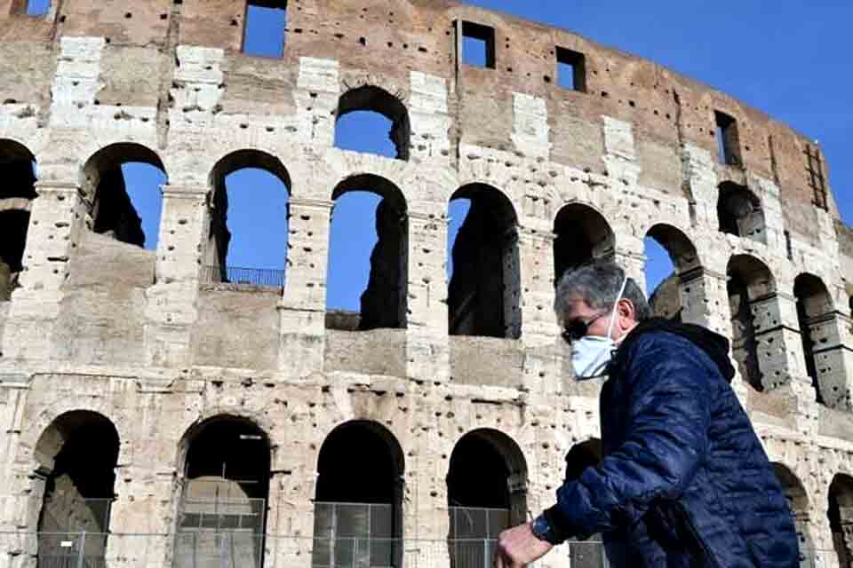 Covid-19: alta de casos leva Itália a reforçar restrições contra não vacinados