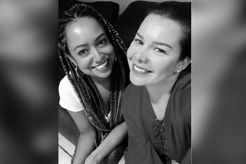 Fernanda Souza surge com ex-Chiquititas e se declara a atriz: Ai como eu te amo, Aretha!”