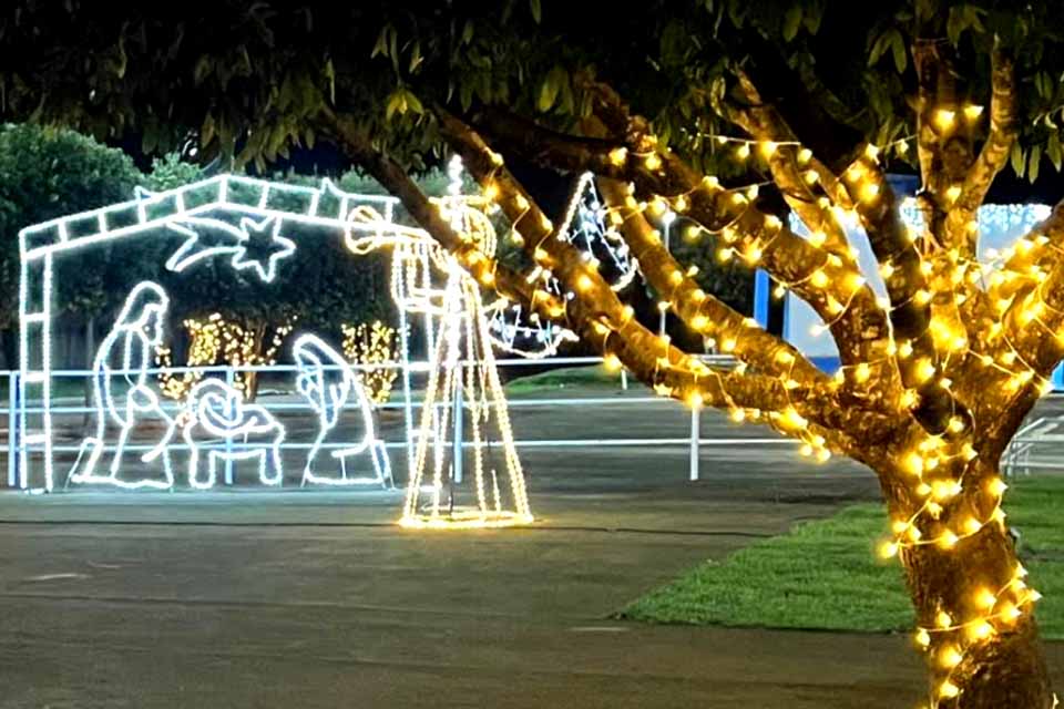 Natal iluminado transforma Rio Crespo e marca um momento histórico no município