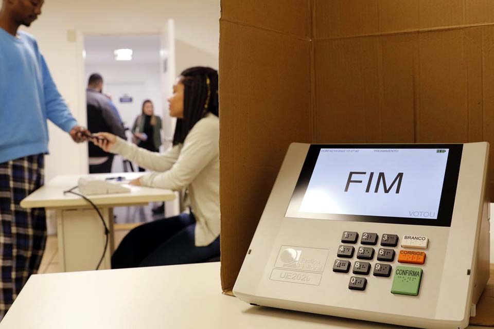 Padronização de horário de votação não afetará eleitores no exterior