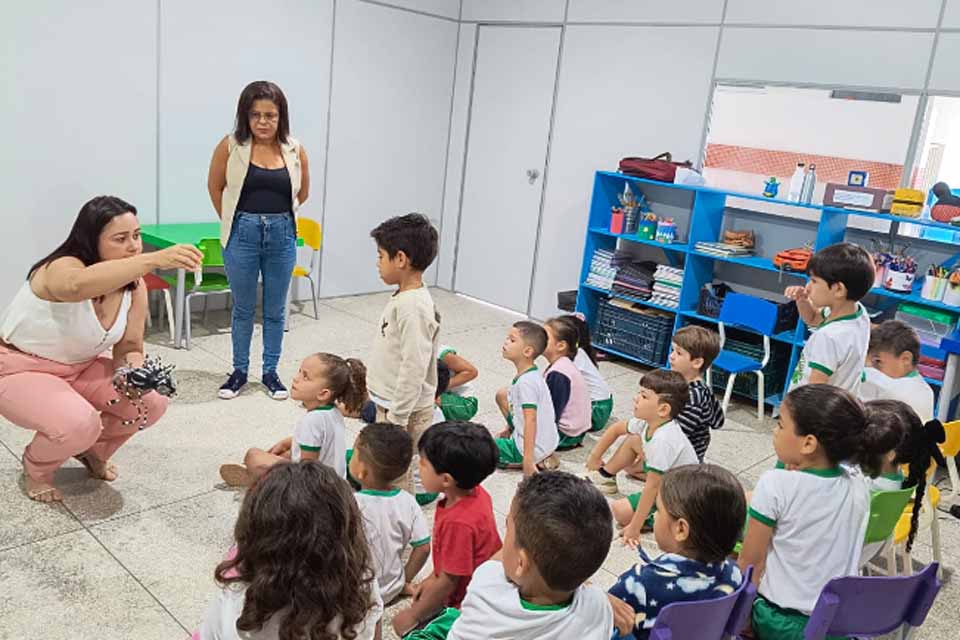 Trabalho de conscientização sobre arboviroses e caramujos é realizado nas escolas municipais
