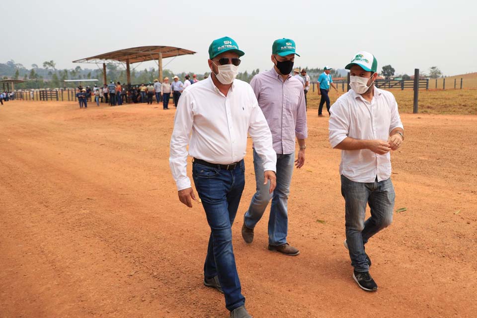 Em Dia de Campo, prefeito Hildon Chaves participa de evento que contou com 250 produtores 
