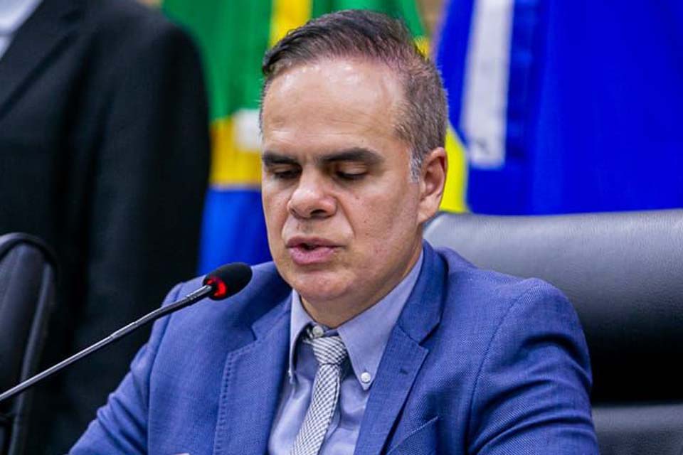 Alan Queiroz atende pedido da comunidade e garante instalação de quebra-mola em Urupá