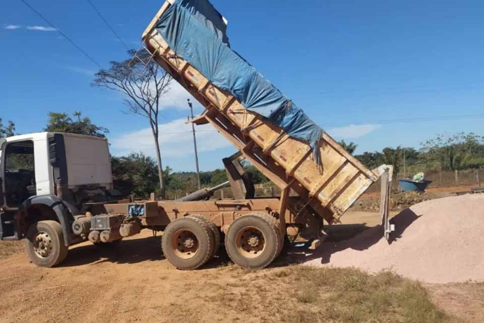 Programa Procal beneficia pequenos agricultores com transporte de calcário
