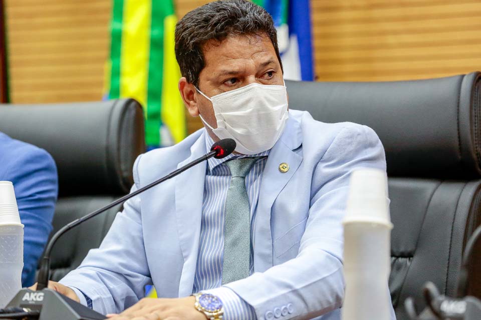A pedido do deputado estadual Jair Montes Governo informa que iniciou estudos para implementação do piso nacional do magistério estadual