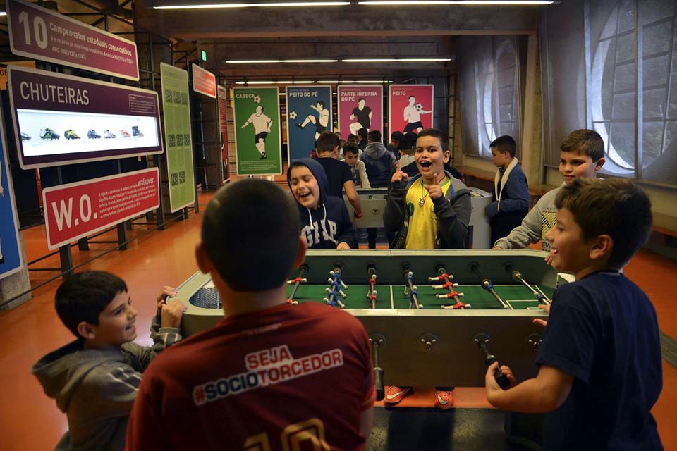Museu do Futebol oferece entrada gratuita para doador de chuteiras