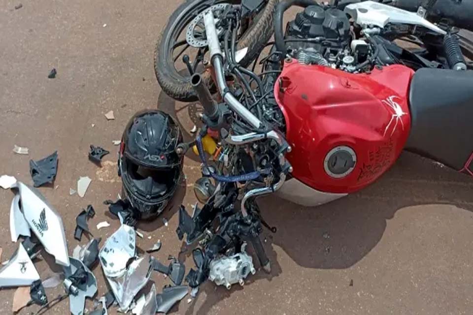 Motociclista fica gramente ferido após colisão com carro em Rolim de Moura