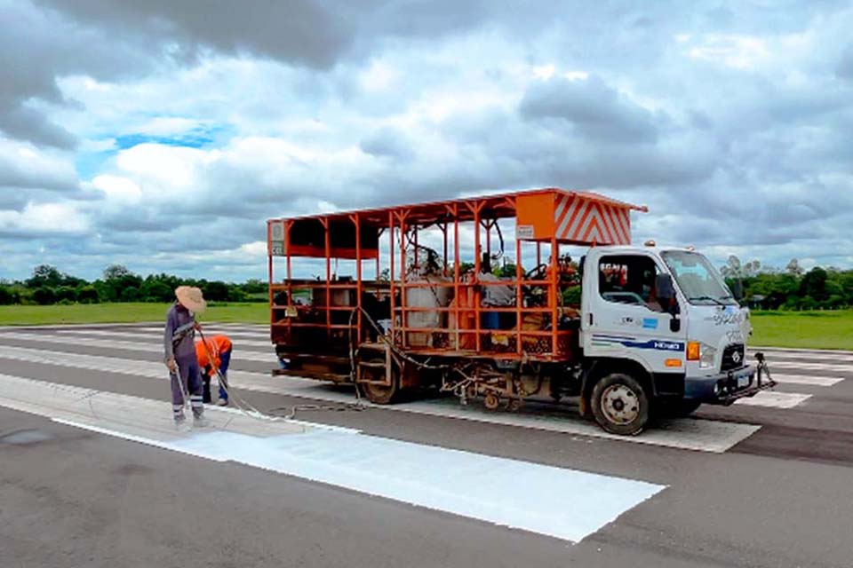 Governo revitaliza sinalização na pista de pouso e decolagem do aeroporto de Ji-Paraná