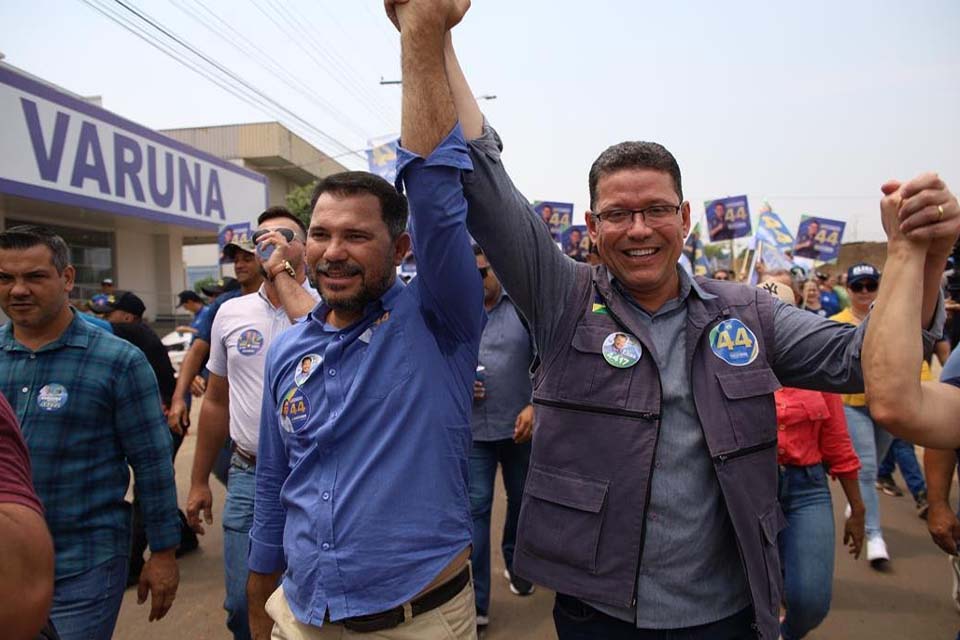 Coronel Marcos Rocha e Elias Rezende reúnem centenas de pessoas em caminhada em Jaru 