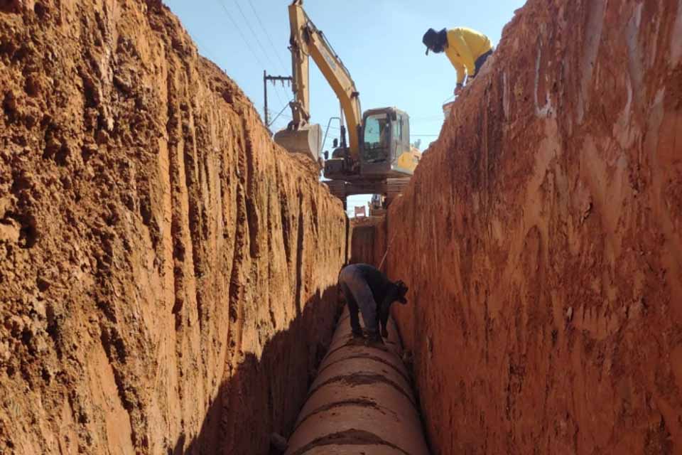 Prefeitura realiza drenagem profunda em trecho da Raimundo Cantuária