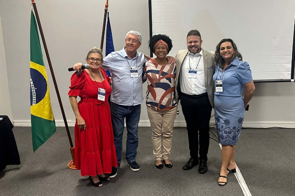 Deputada Federal Sílvia Cristina participa de reunião da Federação Nacional das Apaes 