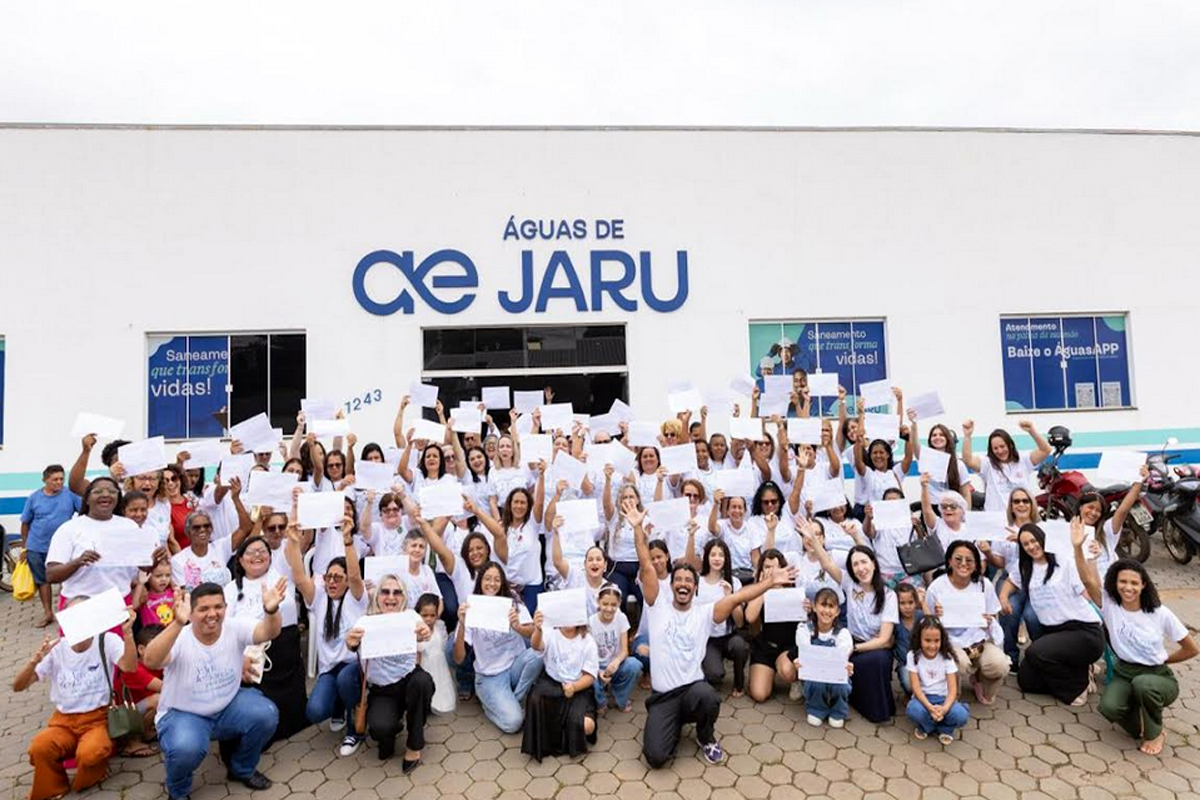 Curso gratuito de bordado em pedrarias forma 100 mulheres em Jaru