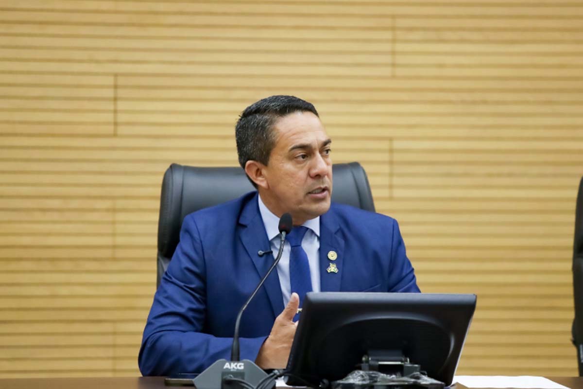 Eyder Brasil apresenta projeto para valorizar servidores da segurança pública que protegem a população fora do serviço