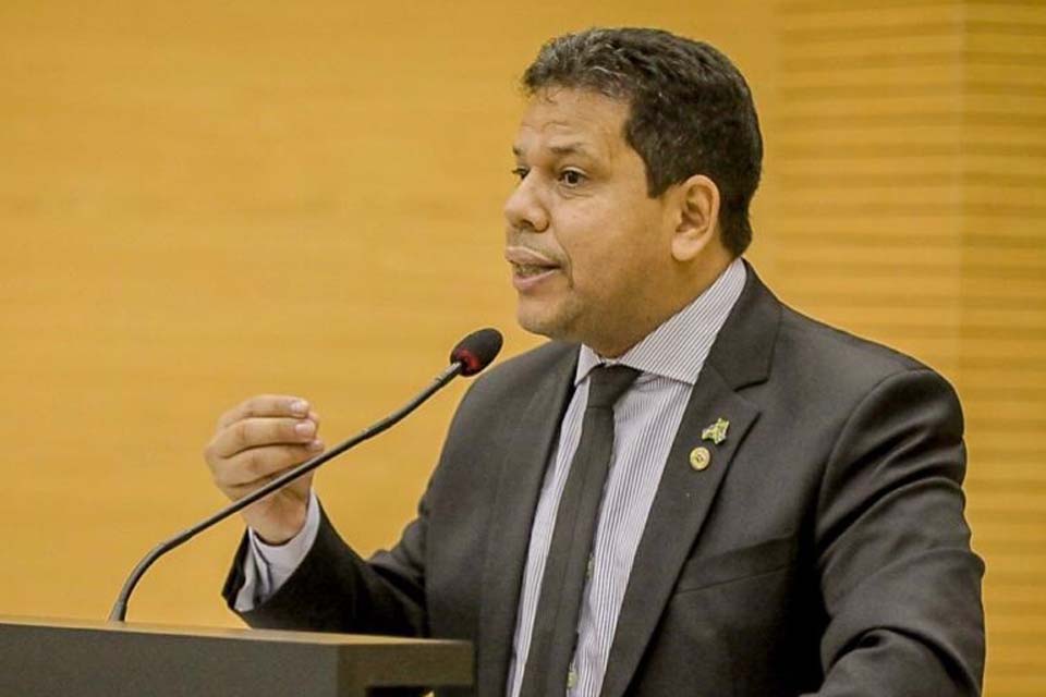 Jair Montes defende produtores de leite e pede que Governo tome medidas urgente para proteger a cadeia produtiva