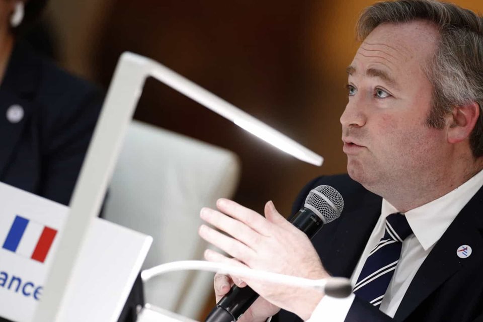 França pede colaboração da China no alívio da dívida de países africanos