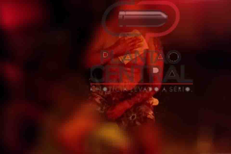 Homem é alvejado com tiro após abrir a porta da residência em Ji-Paraná