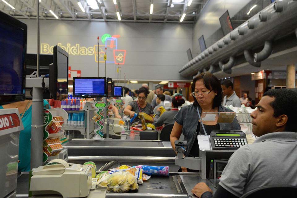 Inflação para famílias com renda mais baixa ficou em 0,55% em janeiro