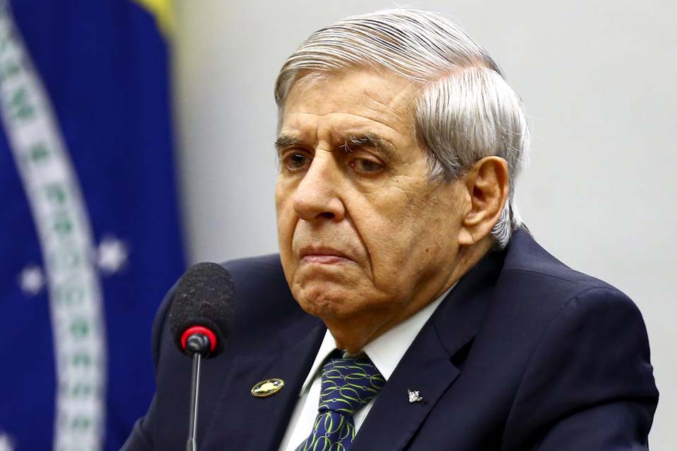 General Augusto Heleno minimiza delação de Mauro Cid