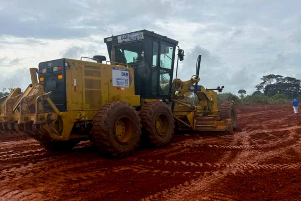 Obras de terraplanagem avançam na RO-494, na região da Zona da Mata