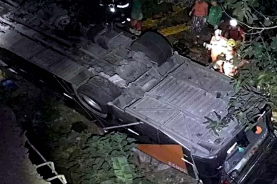Acidente com ônibus de migrantes deixa 33 mortos no Panamá