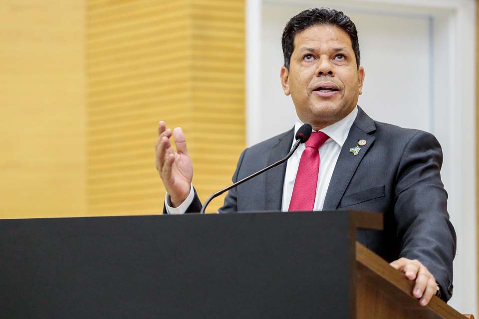  Jair Montes tranquiliza servidores e diz que Assembleia só entrará em recesso após a votação do PCCR da Saúde e rateio do Fundeb