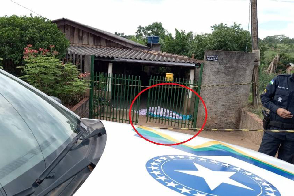 Mulher de 62 anos é morta com várias facadas em Colorado do Oeste