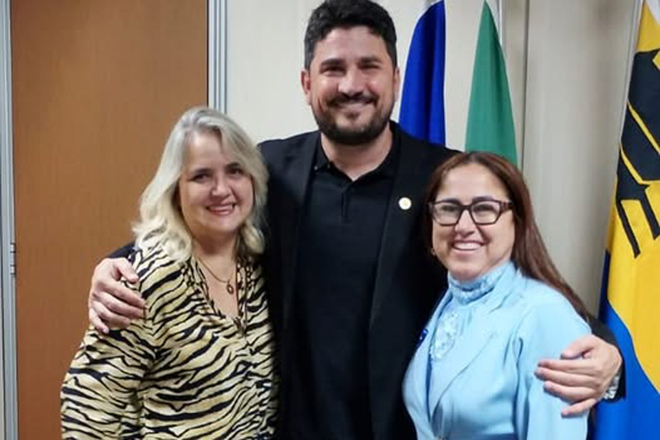 Deputado Jean Mendonça discute demandas da educação com secretárias do Estado