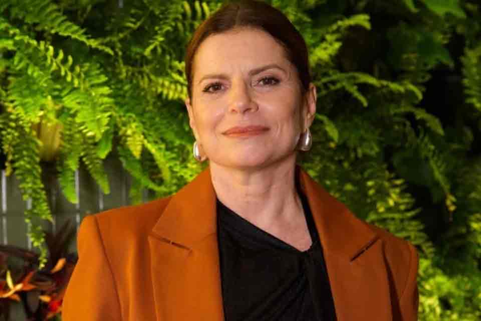 Débora Bloch critica machismo após viver romance com homem mais jovem: “Só é uma questão quando é mulher”