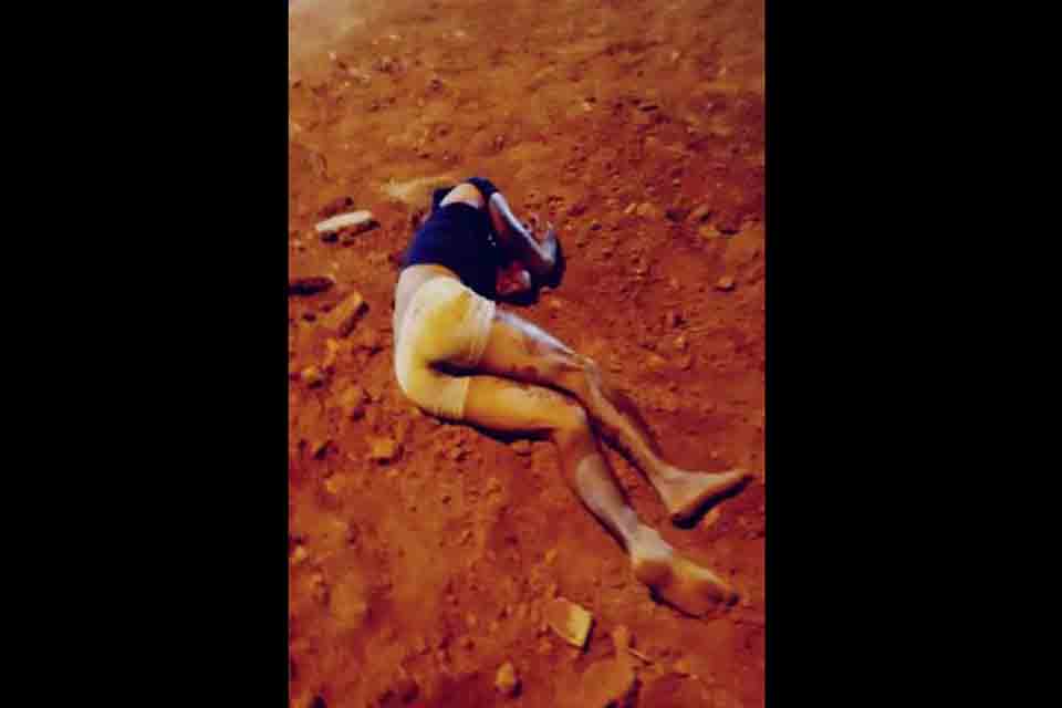 Corpo de homem, assassinado a pauladas e degolado, é encontrado no meio da rua