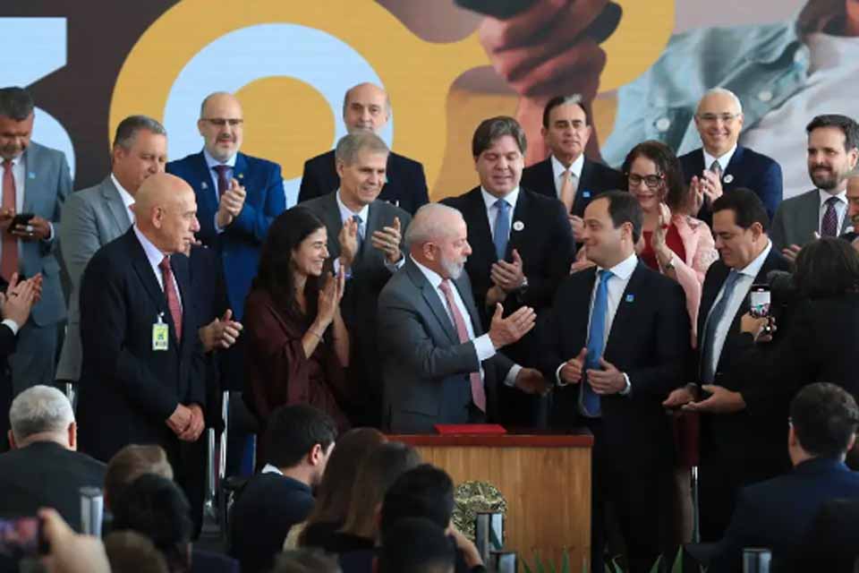 Lula assina decreto da TV 3.0; novo sistema deve começar em 2026